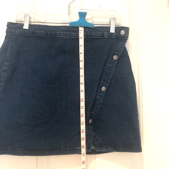 x Free People Mini Skirt Blue Denim with Diagonal Front Snaps (12) - Picture 3 of 10